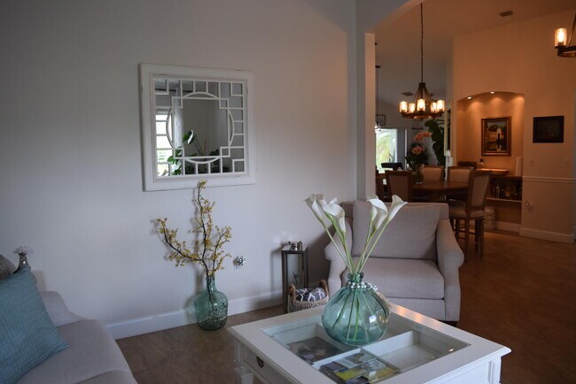 Foto del edificio - 384 SW North Shore Blvd