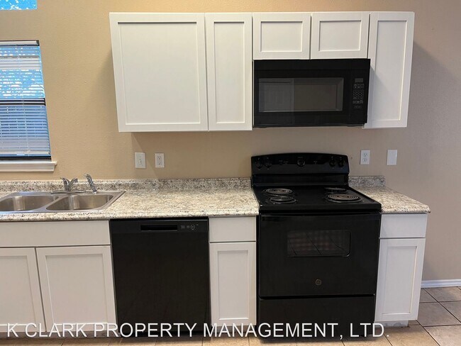 Foto del edificio - 3 br, 2.5 bath House - 9731 QUIET LAKE
