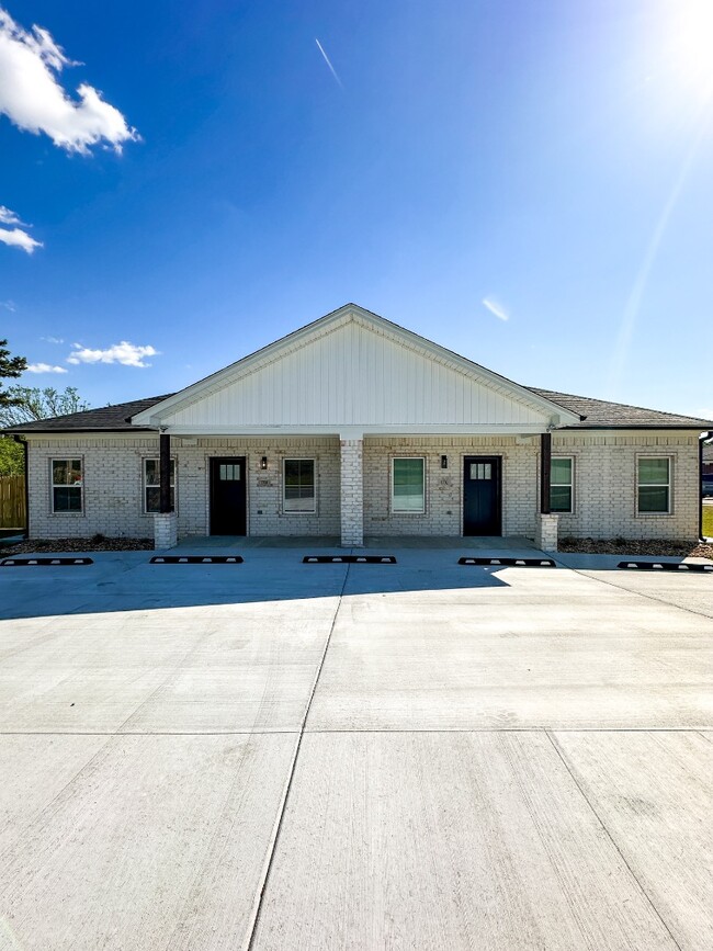 Building Photo - 1700 Mary Kay Blvd