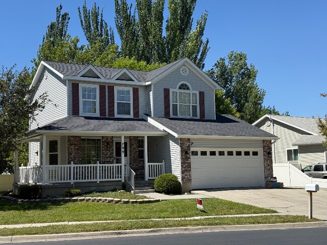 Building Photo - 799 Country Club Dr