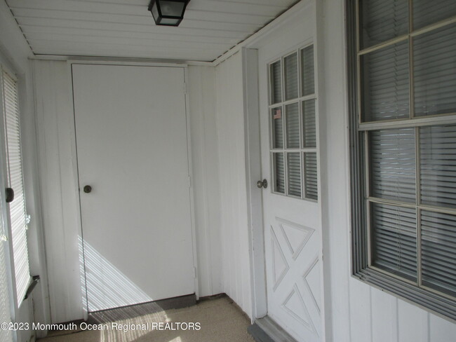 Building Photo - 479A Dartmoor Ct