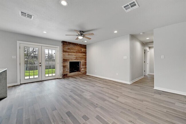 Building Photo - 4905 Carsonhill Dr