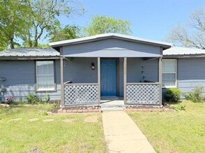 Building Photo - 2925 Janet Dr