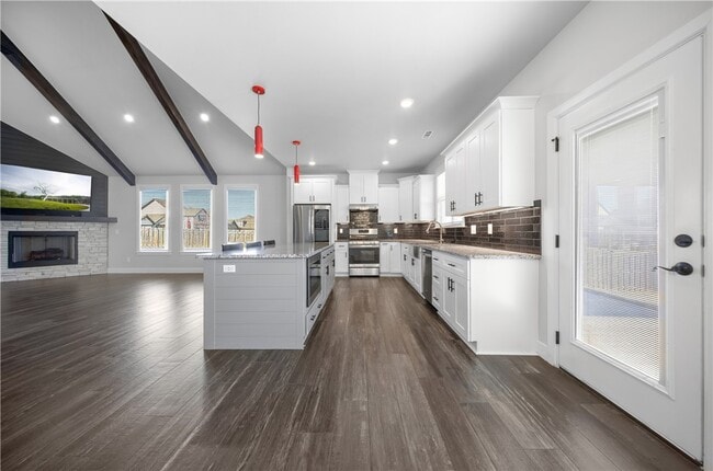 Building Photo - 1140 Hope St