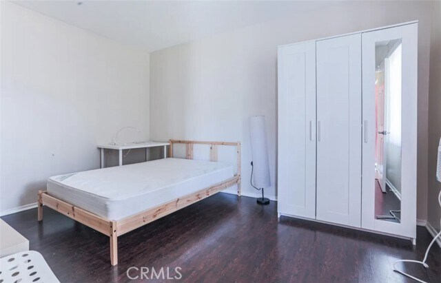 Foto del edificio - 1356 W 30th St