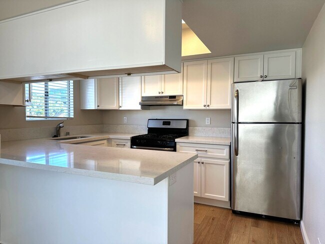 Foto del edificio - ~!!NOW AVAILABLE!! 2BD/2BTH ~ Welcome to C...
