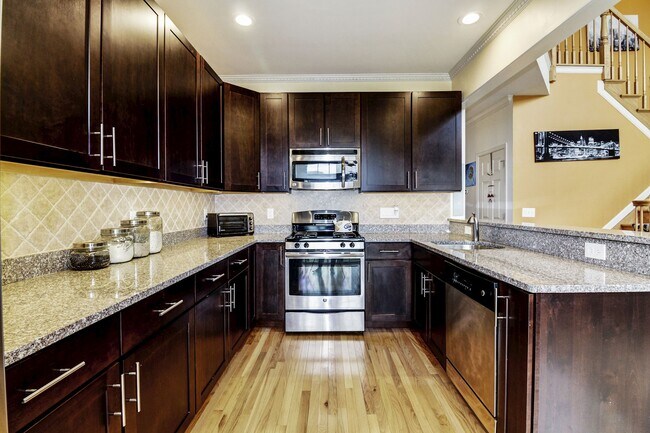 Foto del edificio - 4 Shadowlawn Dr