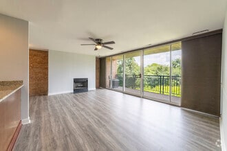 Building Photo - 6020 Oakwood Dr