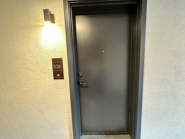 Foto del edificio - 3355 Overland Ave.