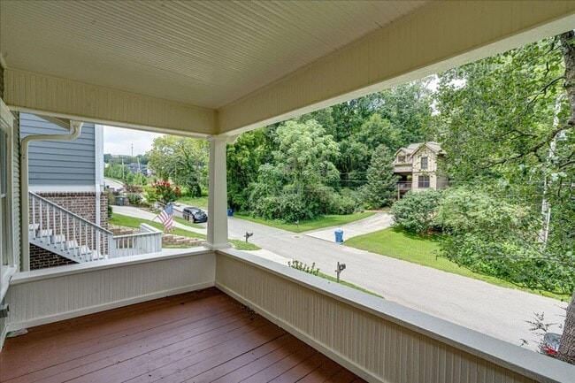 Building Photo - 2-bedroom home in the North Shore!