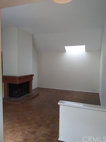 Building Photo - 15 Varesa