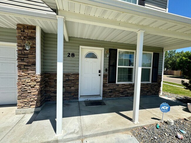 Foto del edificio - Coming Soon: Spacious 5-Bedroom Home with 3-Car Garage in Nampa
