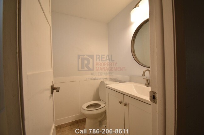 Building Photo - 1605 Meridian Ave