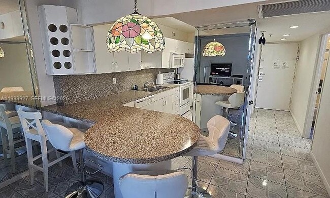 Building Photo - 100 Lincoln Rd