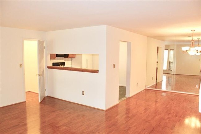 Building Photo - 10 Cypress St