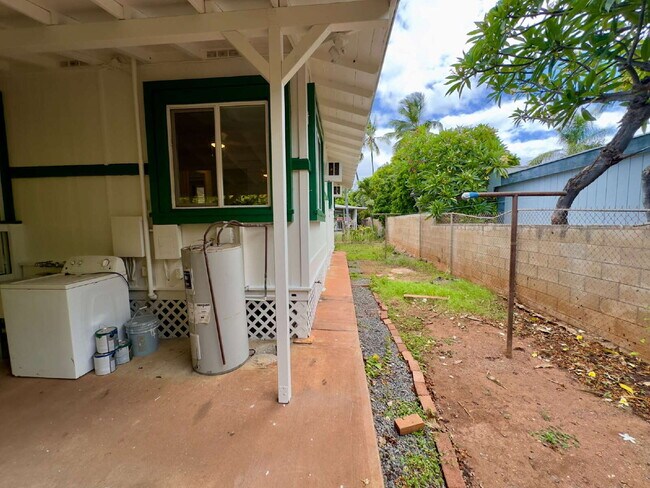 Foto del edificio - Ewa Beach Gem! 2BR/1BA with A/C, Parking &...