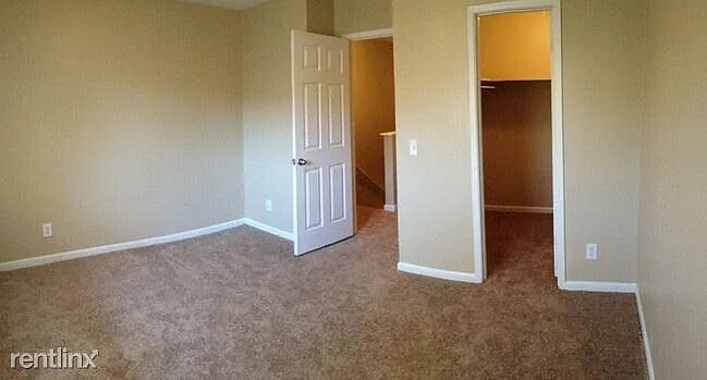 Foto del edificio - 6145 Longchamp Dr