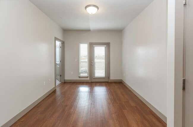 Building Photo - Dry Creek Apartments