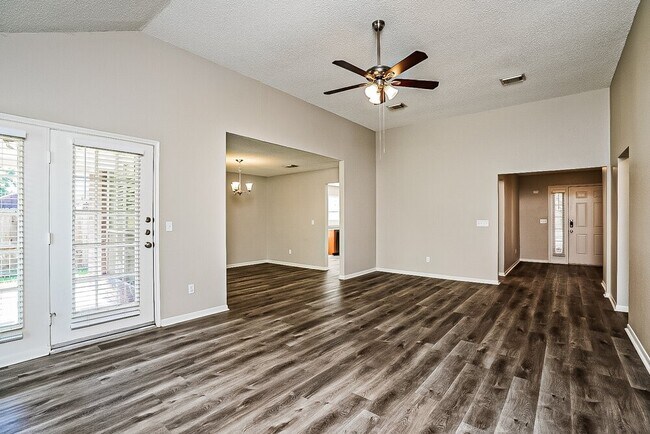 Foto del edificio - 3909 Spring Meadow Dr