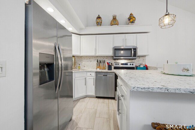 Building Photo - 213 Ledge Dr