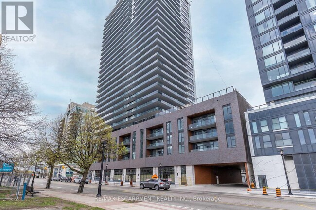Building Photo - 2075 Lakeshore Rd.
