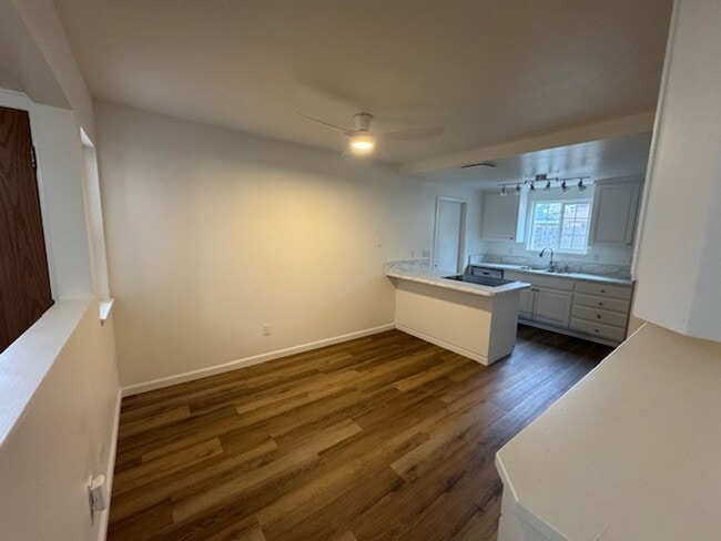 Foto del edificio - Beautiful 4 Bedroom House Available Now!