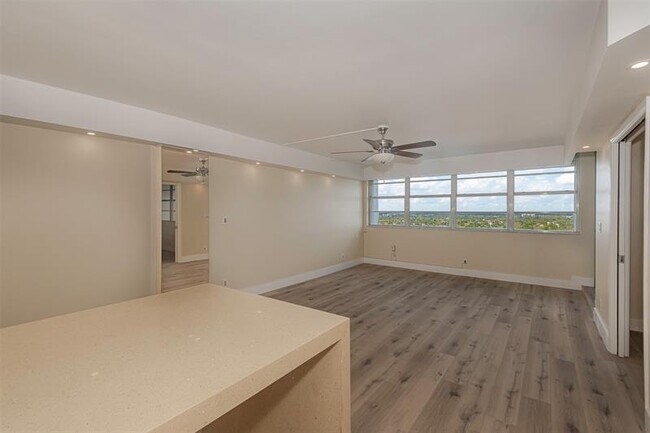 Building Photo - 1400 S Ocean Dr