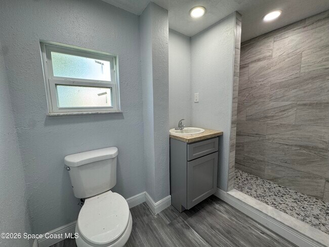 Building Photo - 508 Carolina Ave