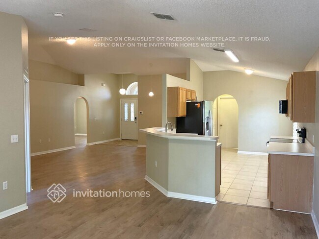 Building Photo - 1710 W Marshall Lake Dr