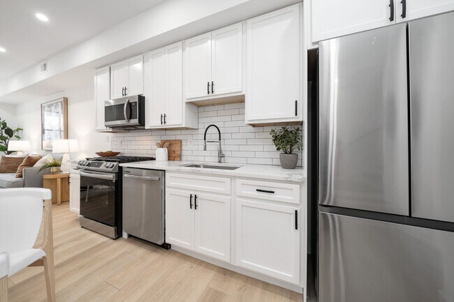 Building Photo - Two-Level Kingman Park Penthouse w/ Private Rooftop Terrace!