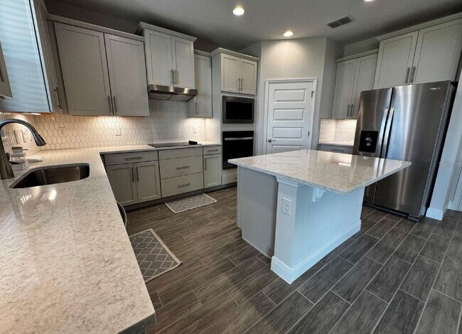 Building Photo - Modern Living in Winter Garden – 4 Bedrooms with Smart Layout