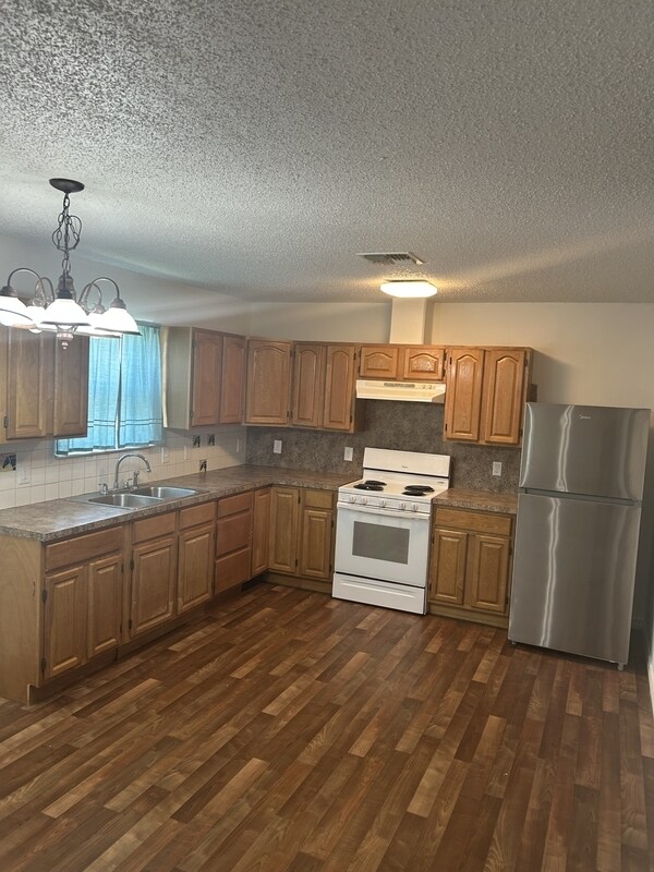 Foto del edificio - 33 Grant Gill Ln