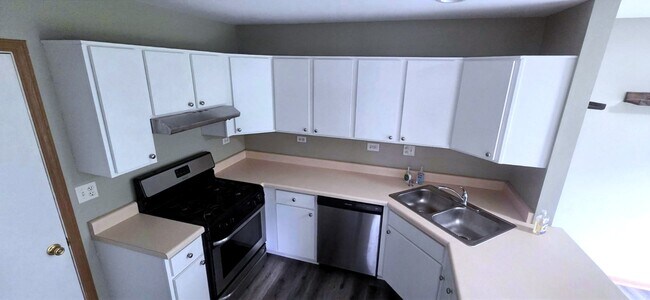 Foto del edificio - 156 Castlewood Ct
