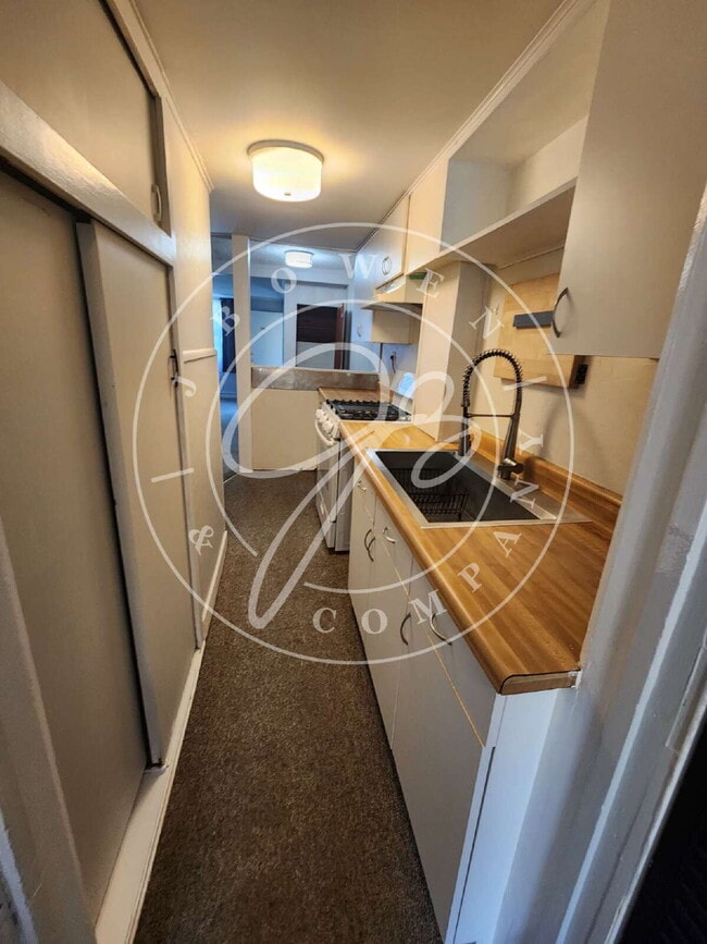 Building Photo - Charming 2-Bedroom Gem in Maumee!