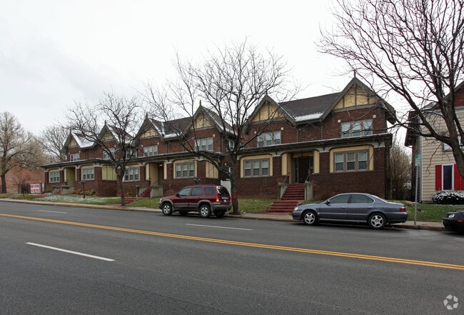 Building Photo - Troostwood Townhomes