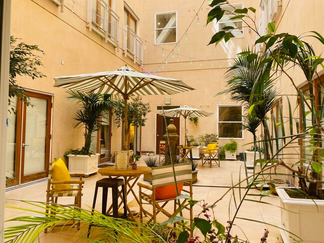 Jardín - Blackstone Apartments