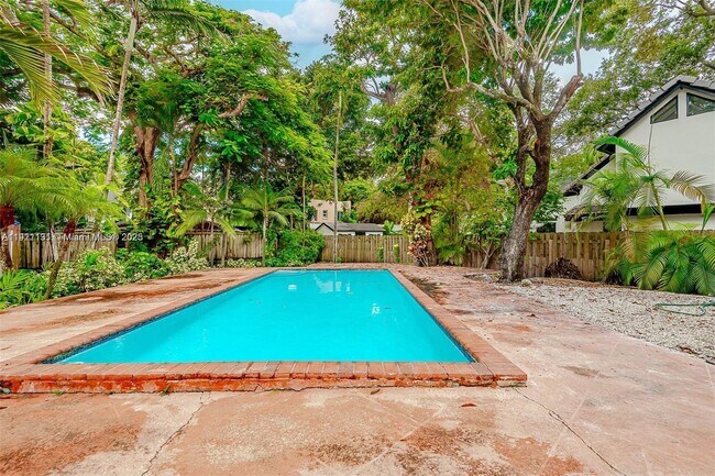 Foto del edificio - 3656 Avocado Ave