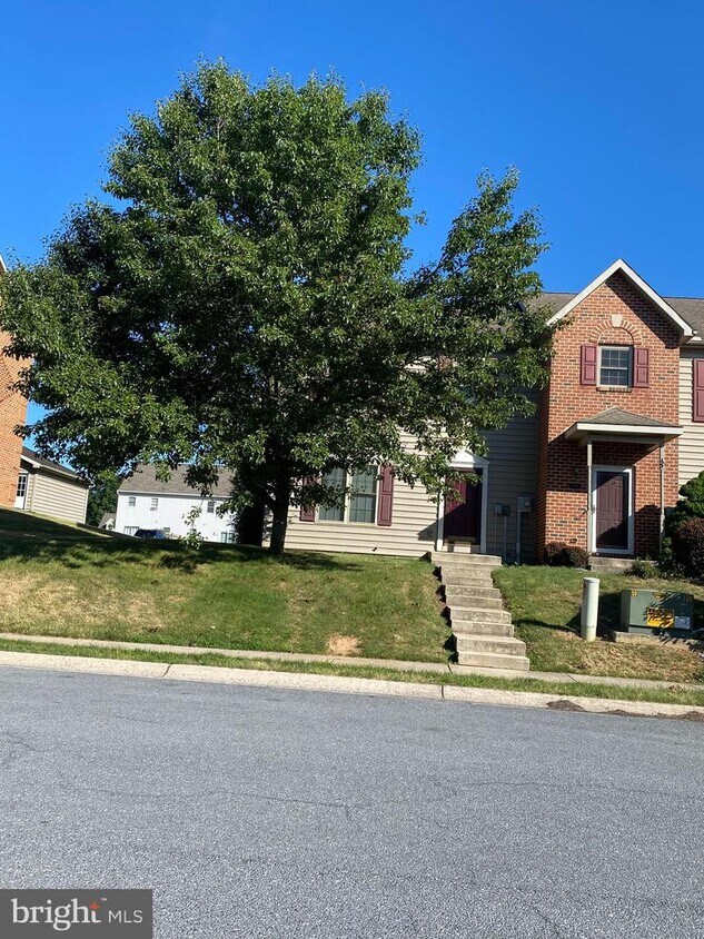 1977 Ashley Dr, Chambersburg, PA 17201 Townhouse for Rent in
