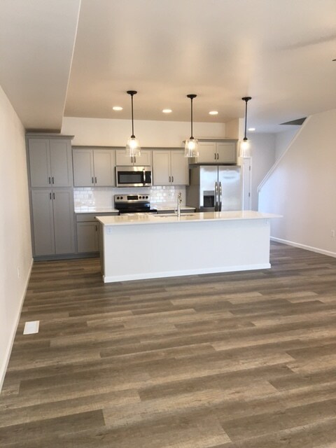 Building Photo - 1150 Dahnovan Dr