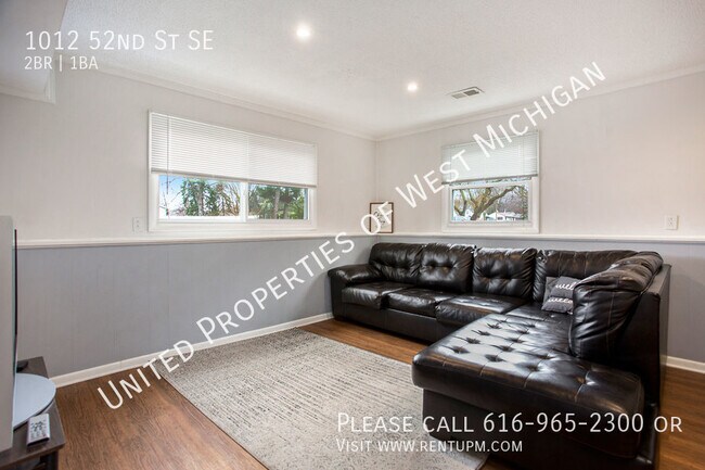 Foto del edificio - Available Now | 2 Bed 1 Bath Lower Unit Ap...