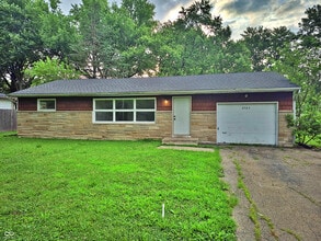 Building Photo - 2725 Kristen Dr W