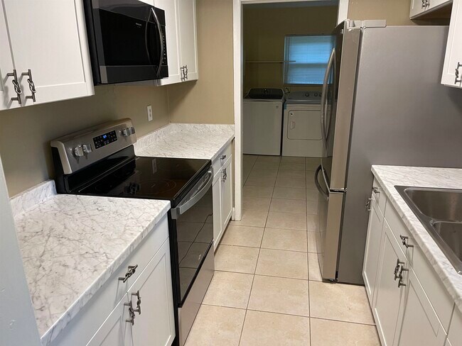 Foto del edificio - 2601 Rippee Rd