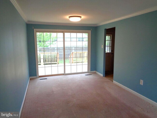 Building Photo - 1608 Debra Dr