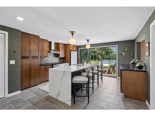 Foto del edificio - 5636 Twin Lake Terrace N