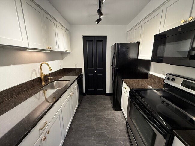 Foto del edificio - 15827 Leary Wy