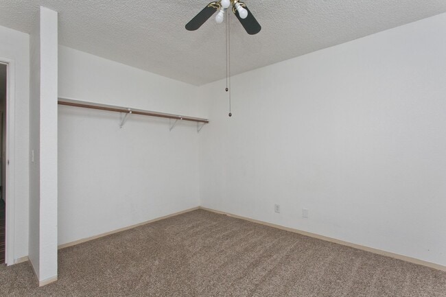 Foto del edificio - BEAUTIFUL 2 BD 1 BA 2 CAR TOWNHOME IN MILI...