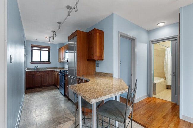 Foto del edificio - 1208 Chase