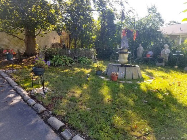 Building Photo - 16 Pequot St