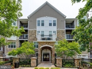 Building Photo - 7101 Travertine Dr
