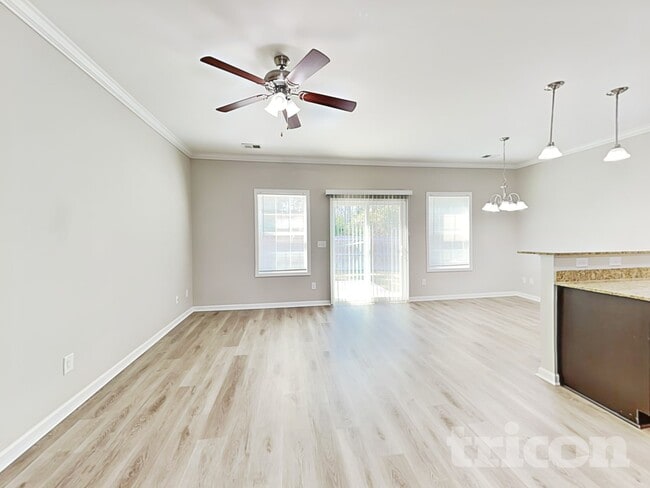 Foto del edificio - 653 Dawsons Park Wy